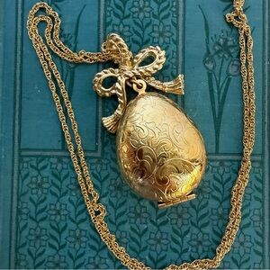 Vintage 1997 AVON FAR AWAY SOLID PERFUME Locket PENDANT 30" Chain Original Box